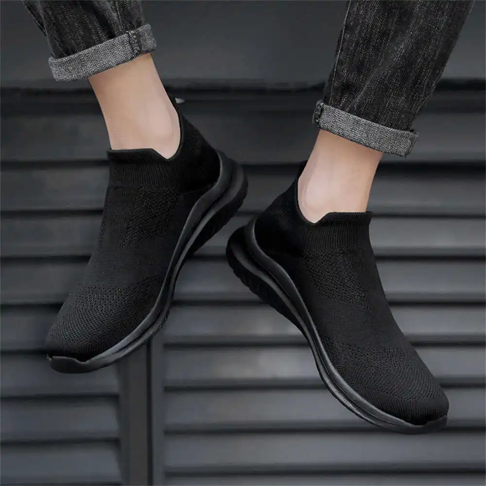 Travel Accessories In Train - Sepatu olahraga pria, krem lembut baru