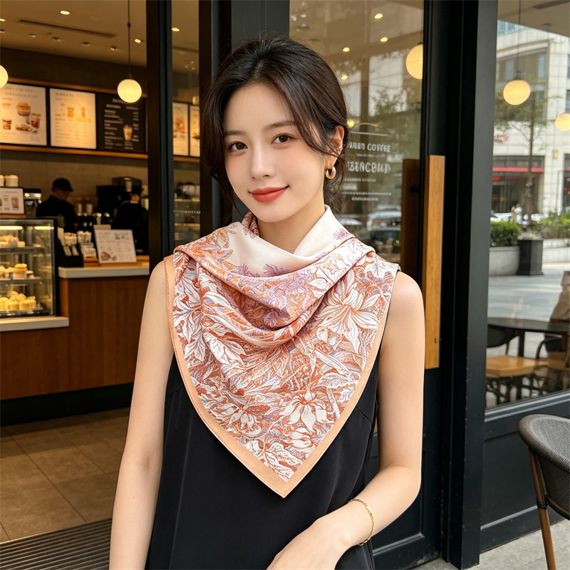 Travel Accessories To Gift - Syal Sutra Lembut Wanita Bandana Persegi