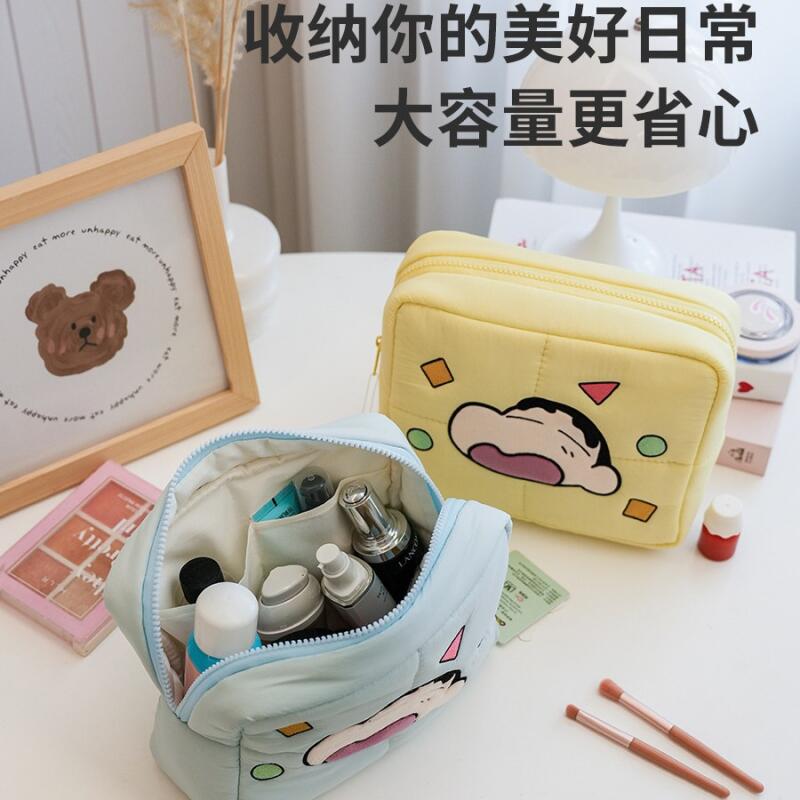 Tas Kosmetik Crayon Shin-Chan  - Travel Accessories For Japan Trip ulasan dan harga