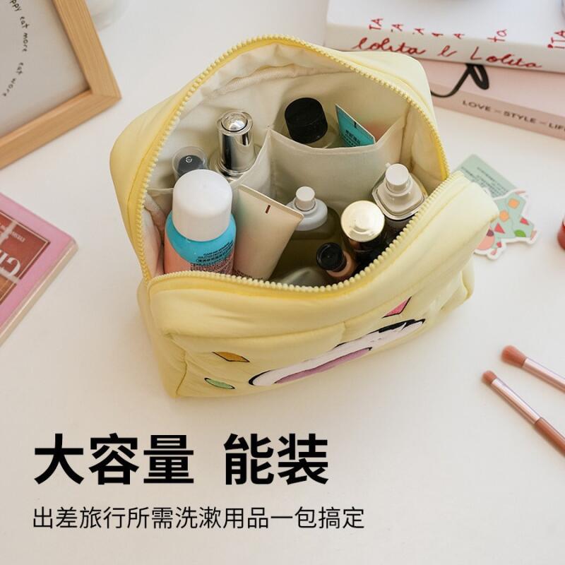 Tas Kosmetik Crayon Shin-Chan  - Travel Accessories For Japan Trip ulasan dan harga